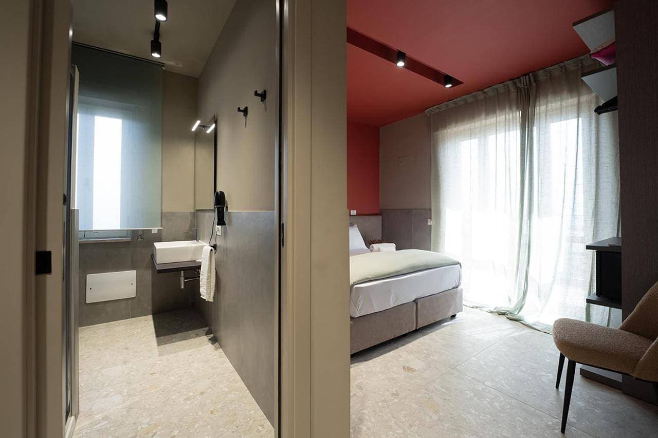 Foto 4 von 46: Deluxe Double Room with Side Sea View