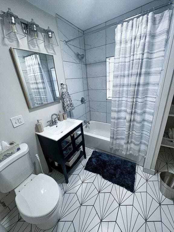 Foto 10 von 19: Luxury vintage condo close to lakefront,  Obama Presidential Center & downtown!
