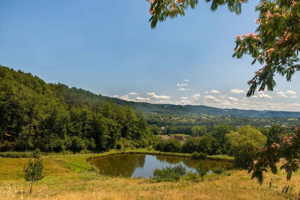 Foto 7 von 9: Maisonette in Corrèze | Wifi, TV, Terrasse und Grill, private Grünflächen