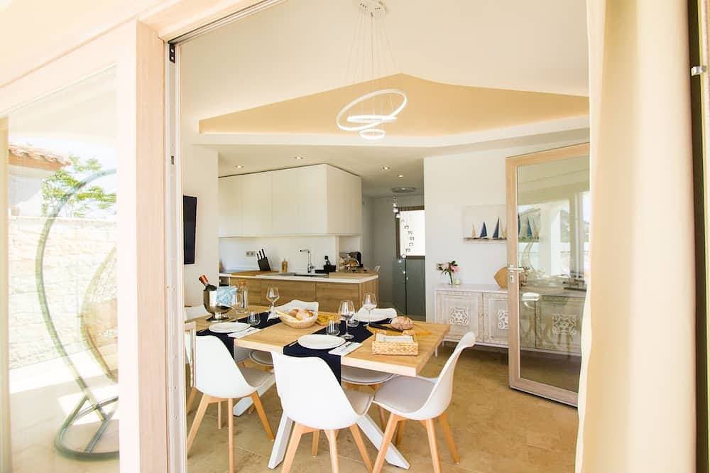 Foto 4 von 30: Mediterranean villa with private pool on Foxi Manna beach in Sardinia