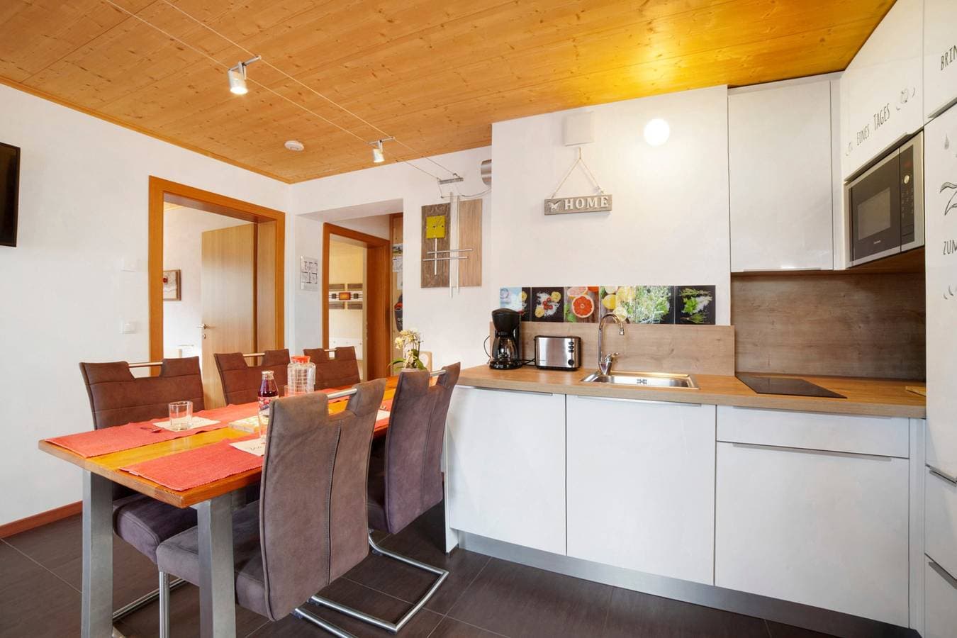 Foto 2 von 37: Ferienwohnung 'Joshof Talblick' mit Bergblick, privater Terrasse und WLAN