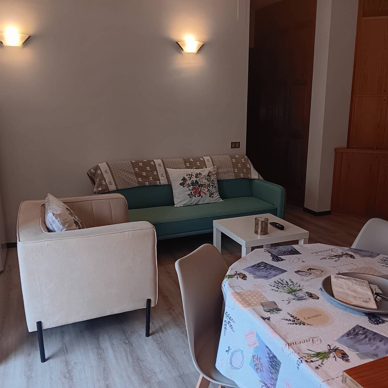 Foto 3 von 9: Apartment 'Tosca 5 L.T.I.' mit Balkon und Klimaanlage