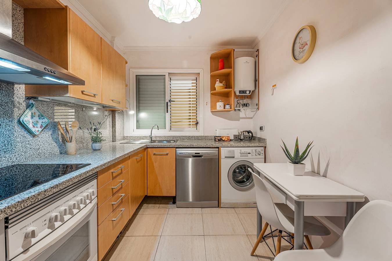Foto 9 von 27: Ferienwohnung 'Ceyla 214' mit Meerblick, privater Terrasse und WLAN