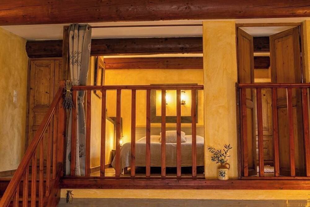 Foto 2 von 30: Charmante Cottages, privater beheizter Pool und Solarium im Innenbereich, privater Außenbereich