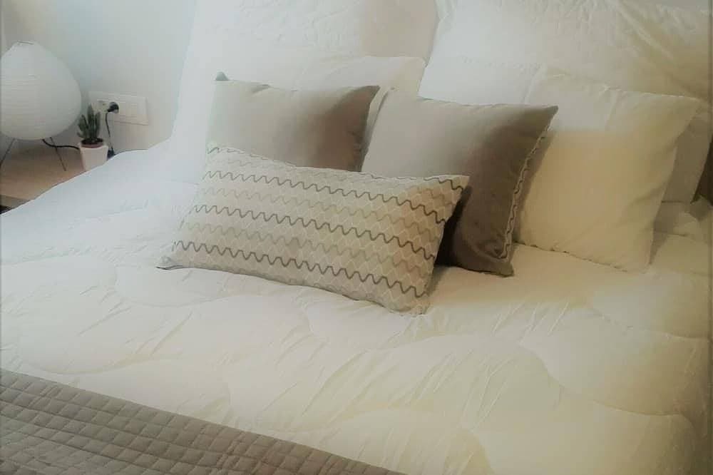 Foto 2 von 30: Sea Escape  Boutique Apt-Steps away from Agii Apostoli & Golden beach