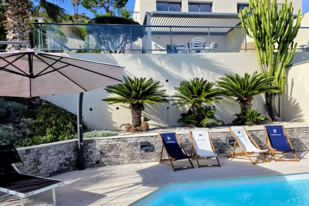 Exceptional sea view villa with pool 1