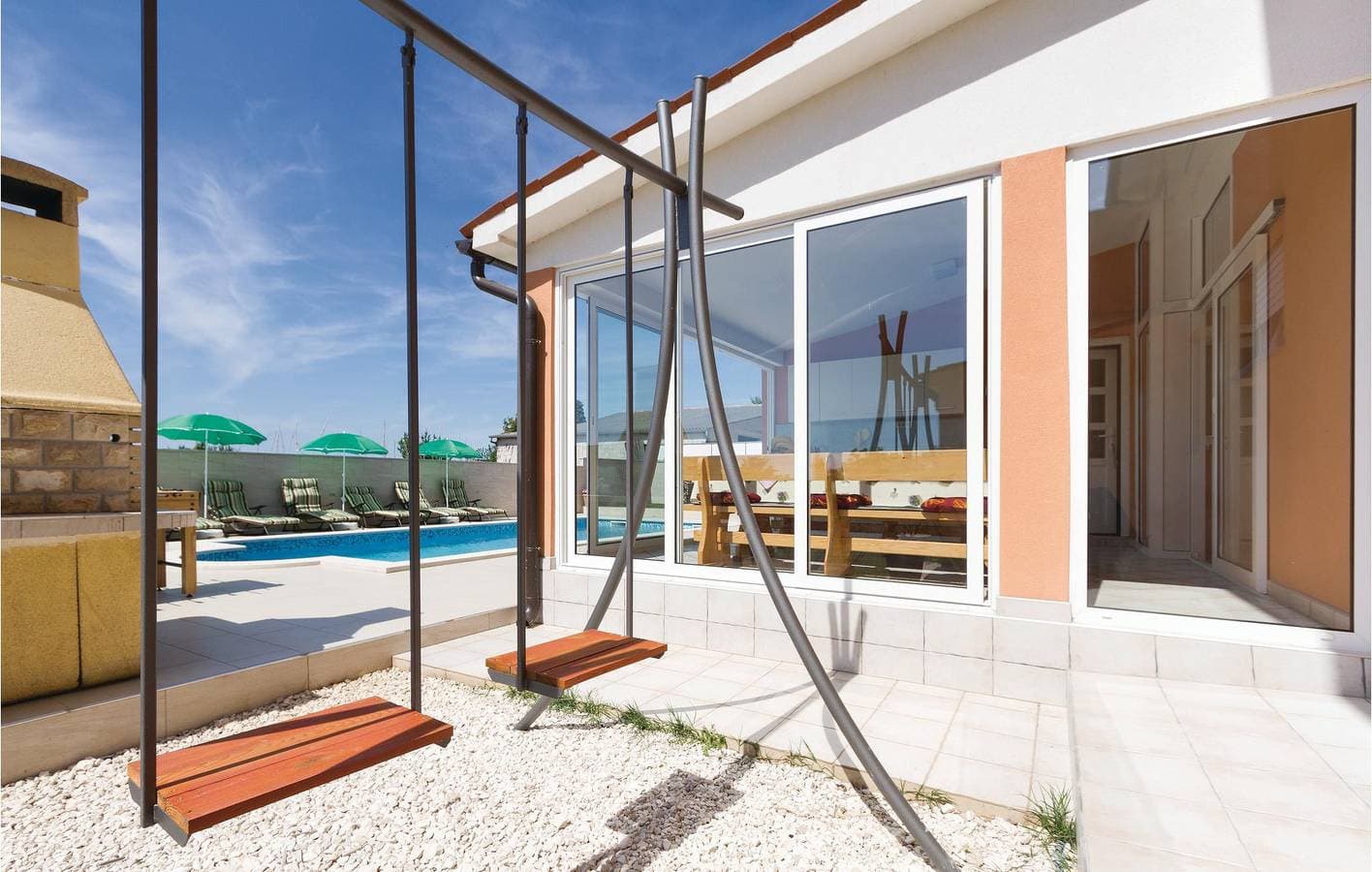 Foto 5 von 42: Charmante 2-Zimmer-Wohnung mit Pool und Annehmlichkeiten, 1,5 km vom Strand entfernt