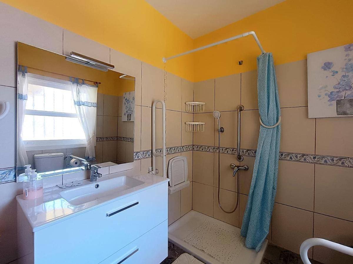 Foto 4 von 30: Three-Bedroom House
