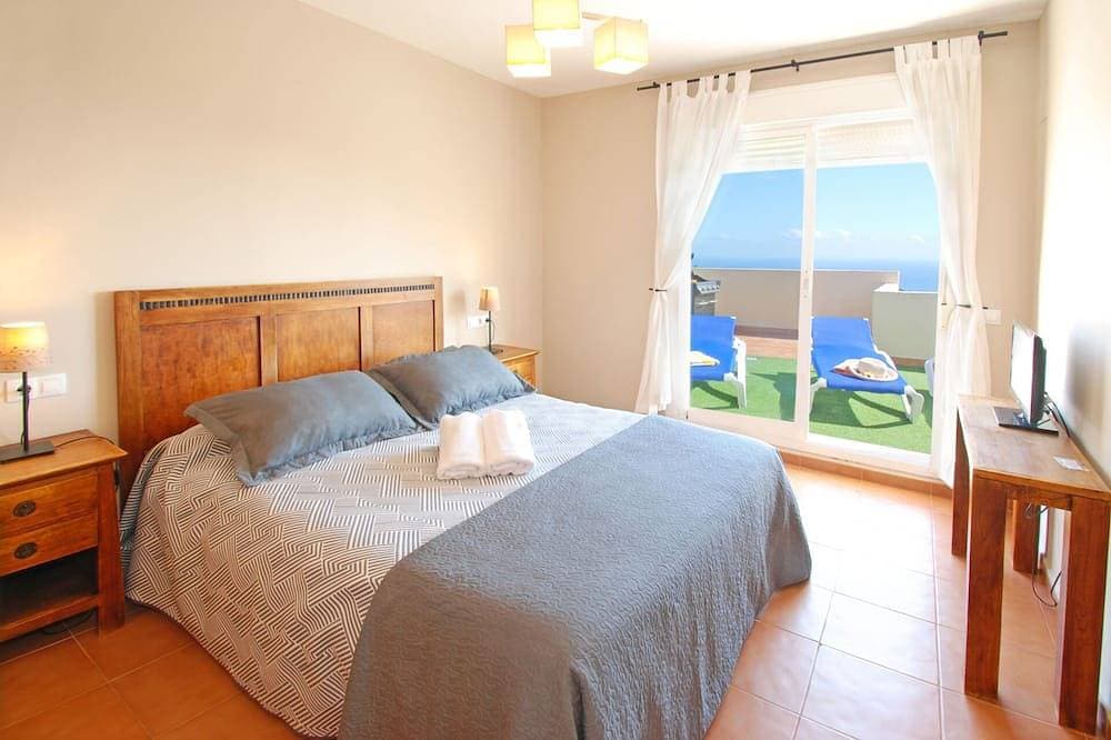 Foto 3 von 30: Penthouse mit Meerblick, privatem Jacuzzi und großer Terrasse – Cala 4