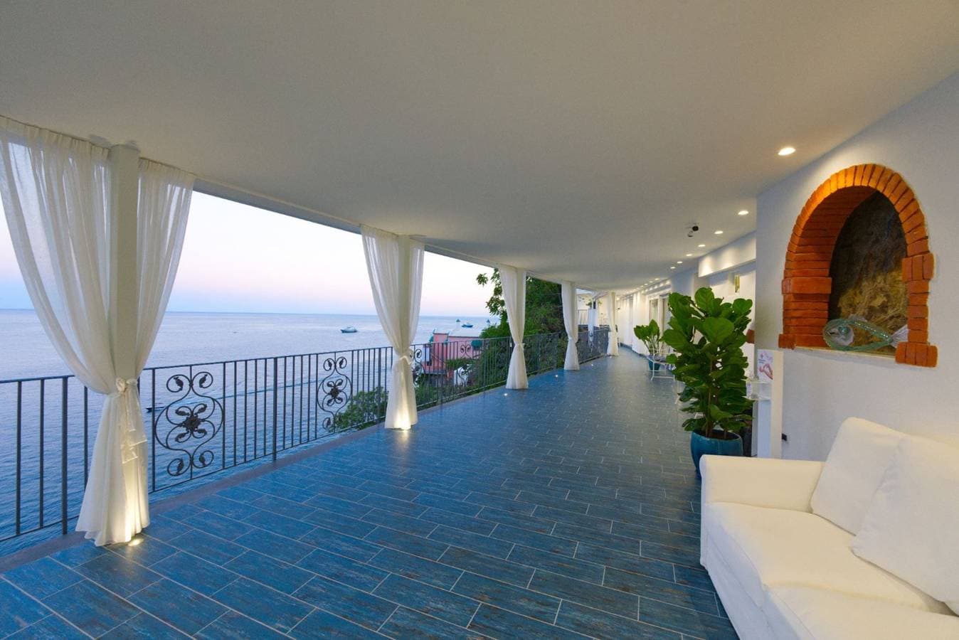 Foto 5 von 52: Appartement am Strand mit Pool und Parkplatz