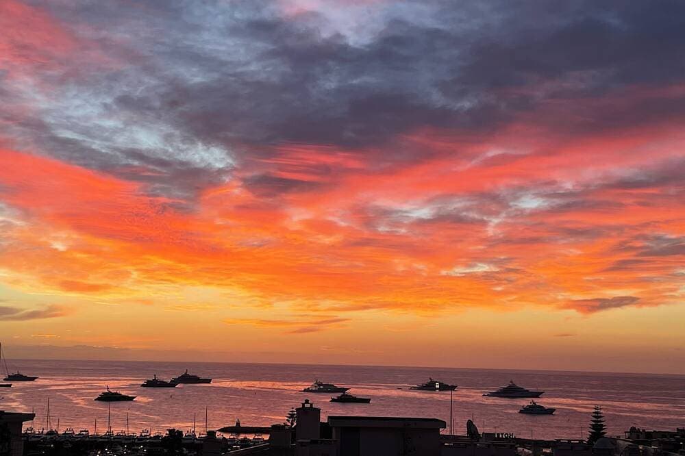 Foto 13 von 21: Penthouse for 2, top location, sea view, parking, elevator, air conditioning.