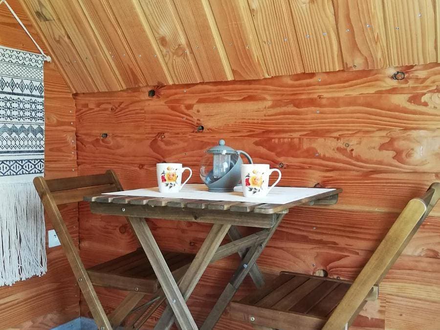 Foto 13 von 23: Camping Ushuaïa Villages - Les Pommiers Pays d'Auge - Unterkunft 2 personen - Ungewöhnlich La Grange (ohne Sanitäranlagen)