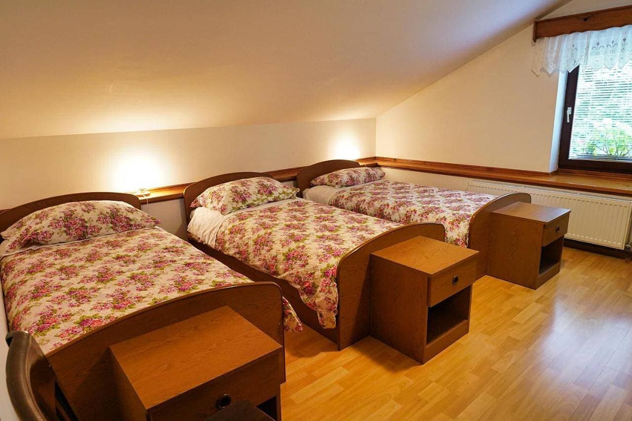 Foto 11 von 14: Basic Triple Room with Shared Bathroom