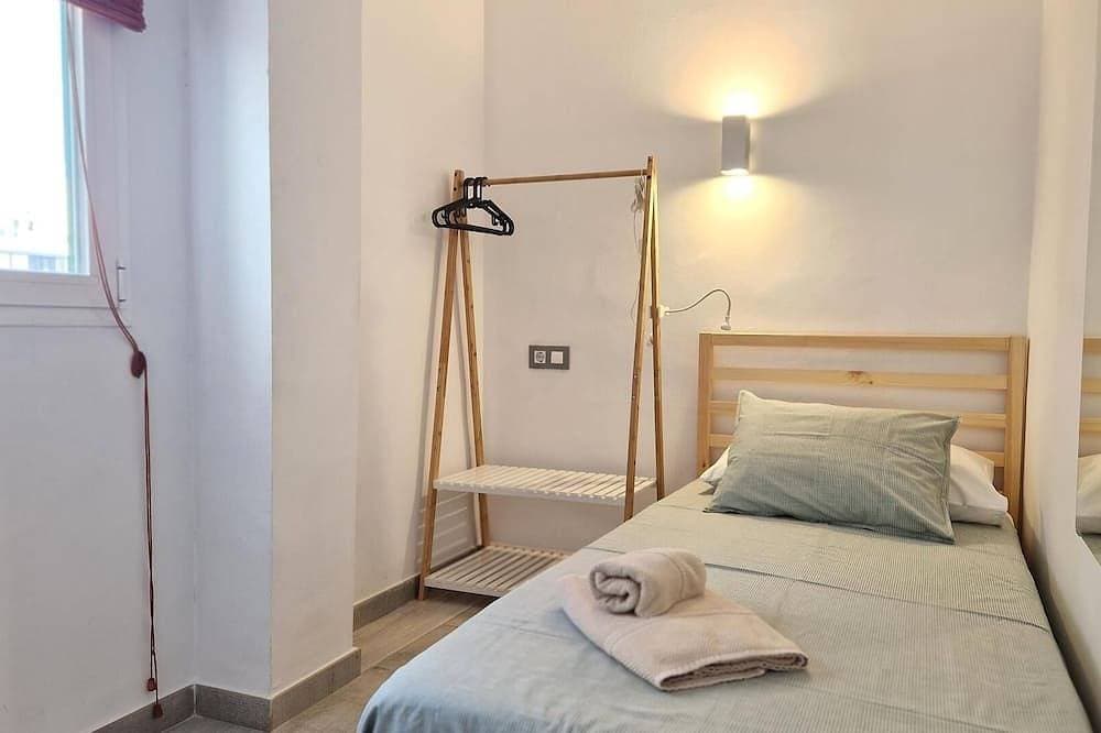Foto 6 von 22: Spacious 3-Bedroom Apartment Near Paseo Marítimo · Son Armadams