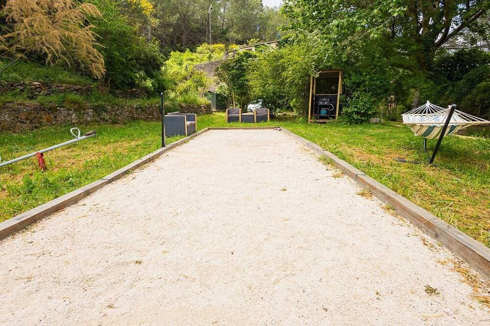 Foto 9 von 30: Une Maison Tout Confort, son Grand Terrain Nature et sa Piscine Juste Pour Vous!