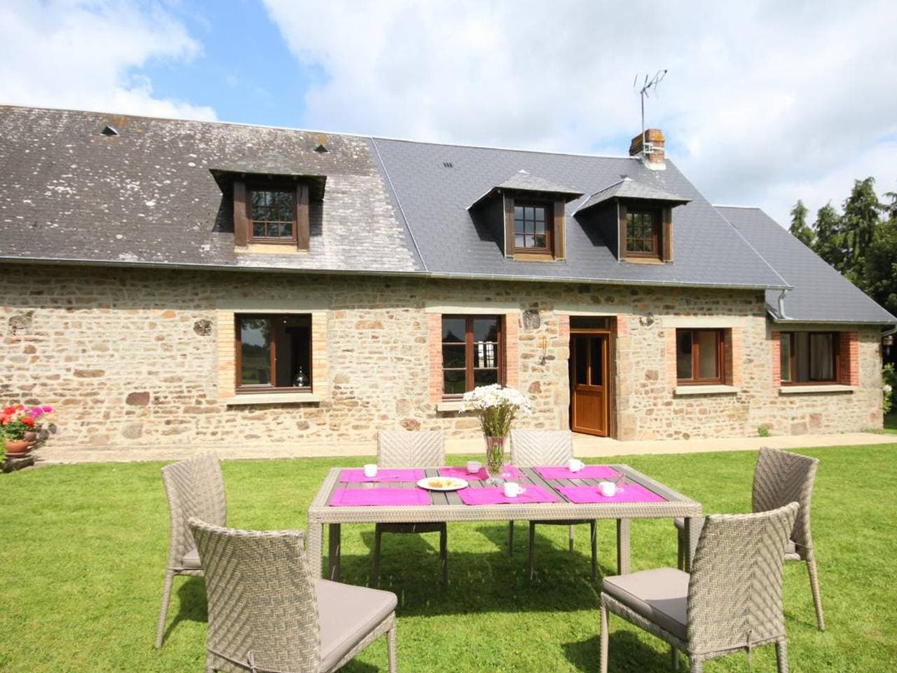 Charmantes Haus mit Garten und WIFI inklusive 1