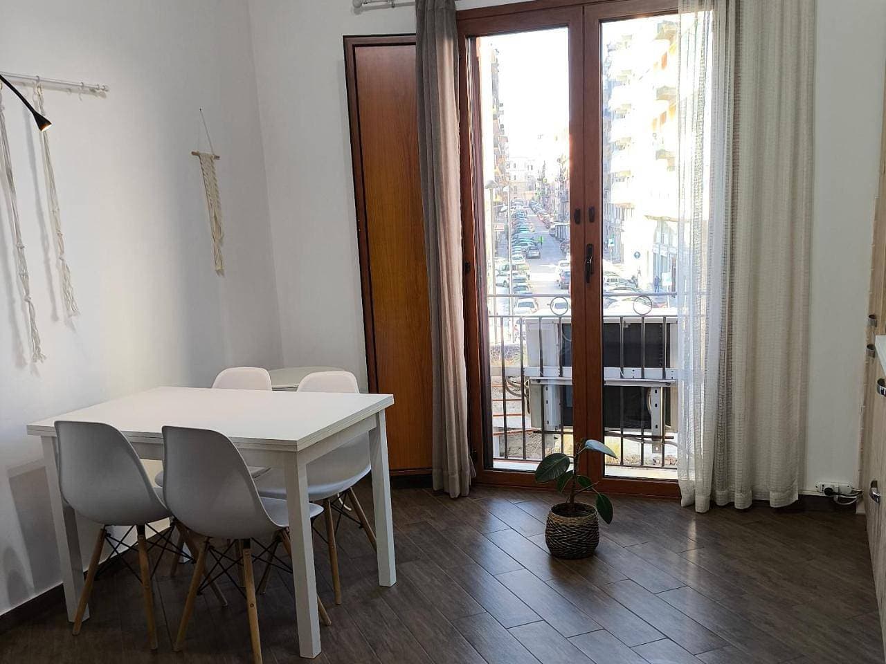 Foto 10 von 26: One-Bedroom Apartment with City View