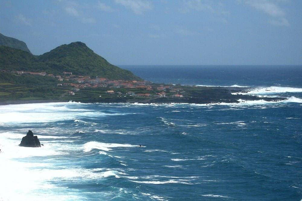 Foto 9 von 11: Meerblick über Europas westlichstes Dorf - Faja Grande, Flores Insel