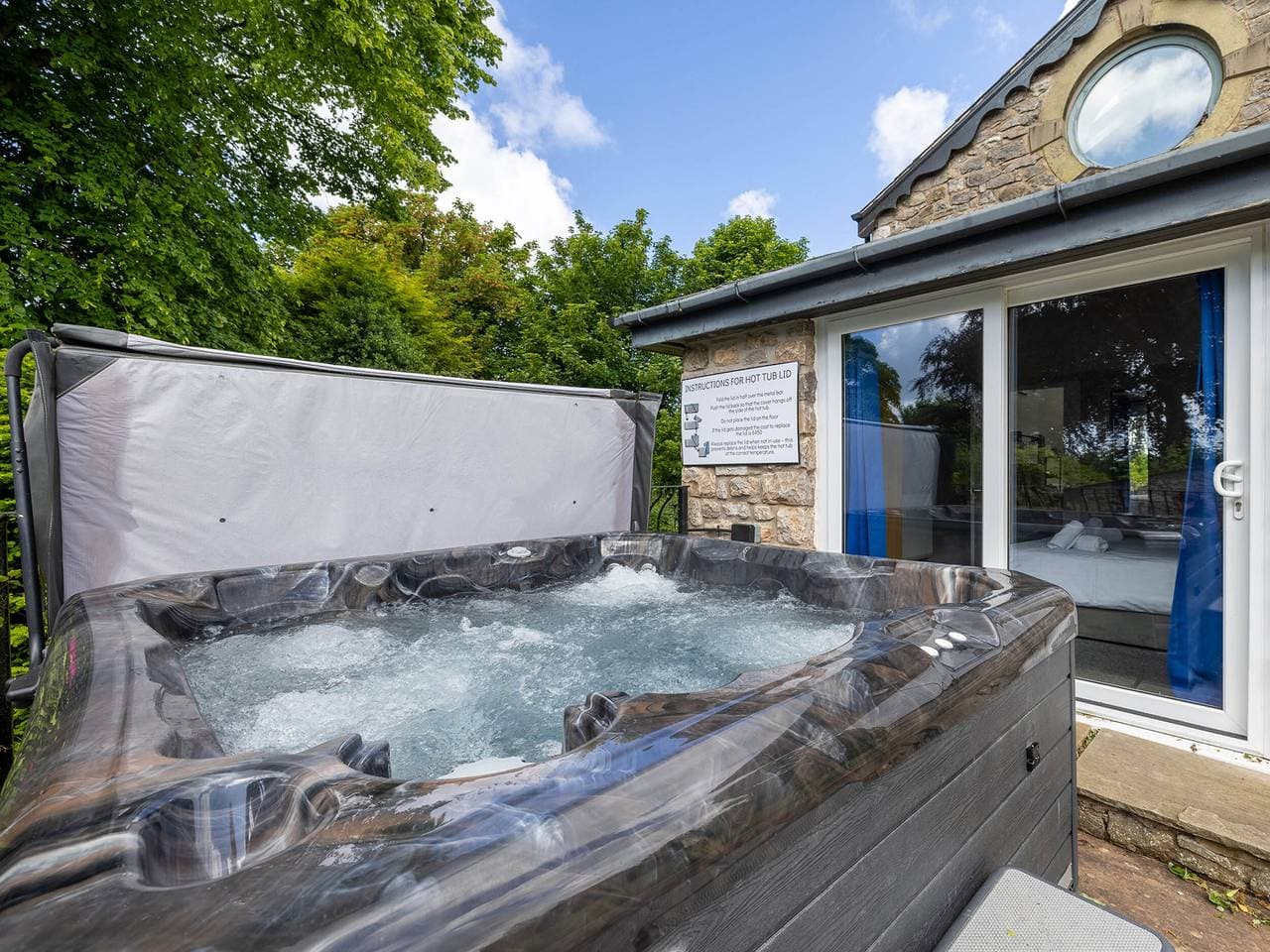 Foto 4 von 71: Cottage für 18 Personen mit Whirlpool