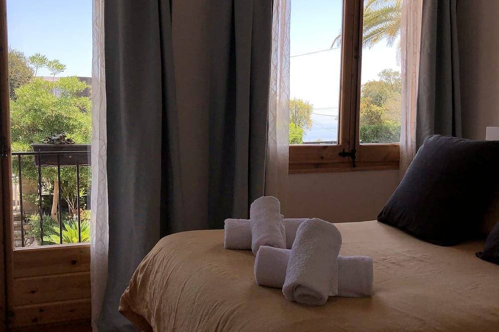 Foto 3 von 26: Amazing and Spacious house in Cala Canyelles.