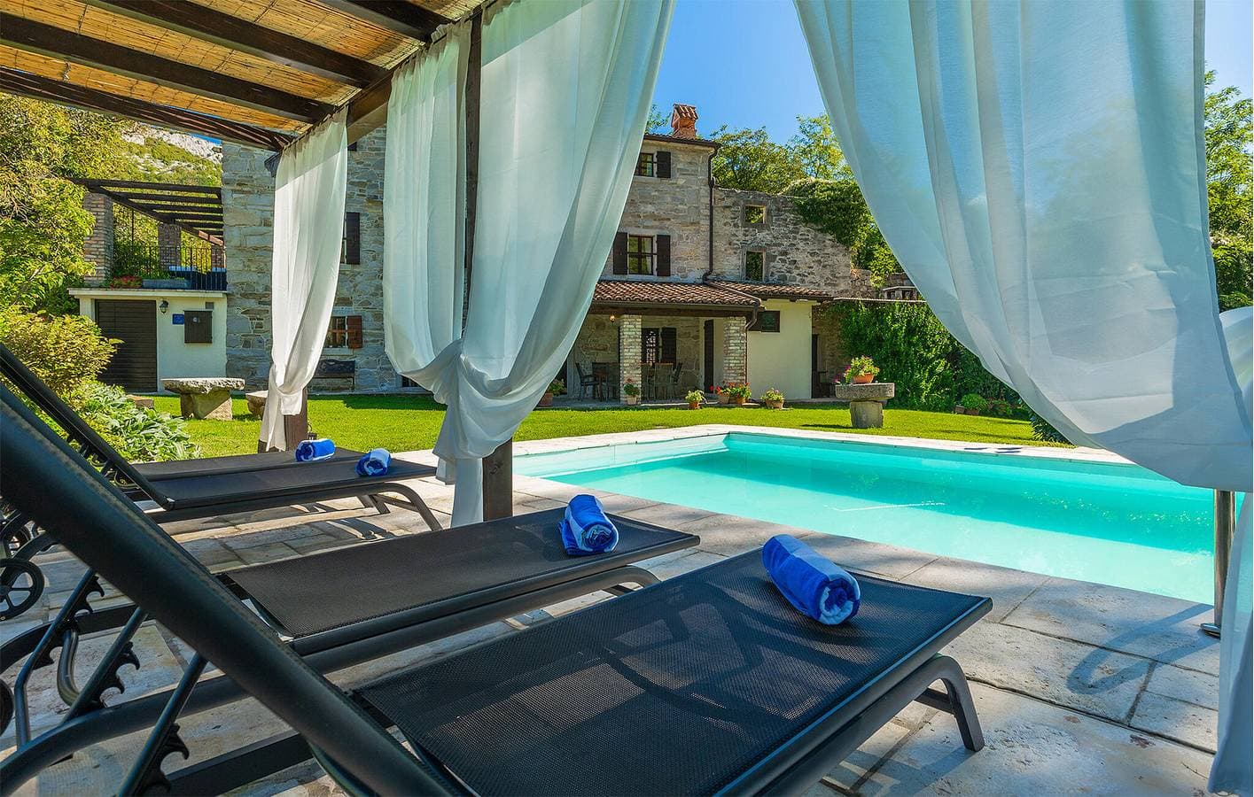 Foto 10 von 54: Geräumige 150 m² große Wohnung mit Pool, WLAN, Klimaanlage und kostenlosen Parkplätzen