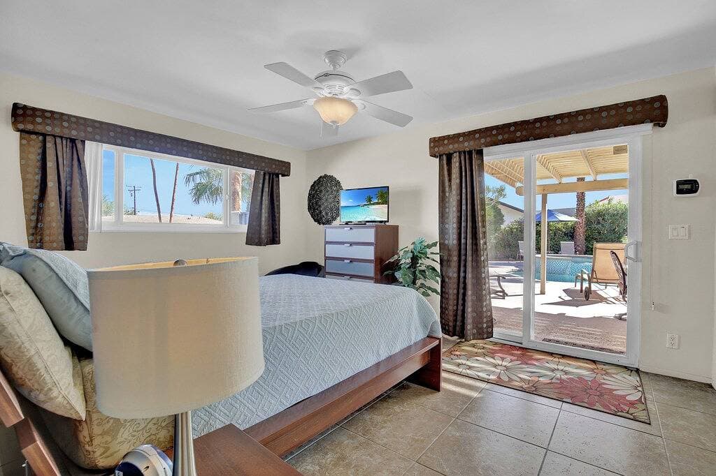 Foto 11 von 26: Palm Springs Home mit eigenem Salzwasserpool und Spa