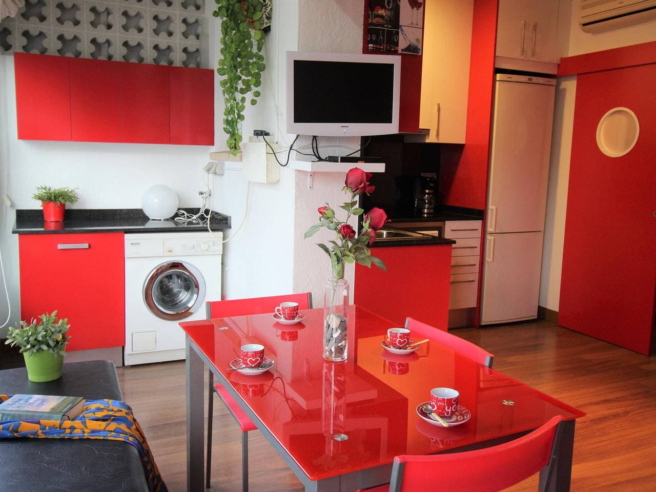 Foto 4 von 24: Gemütliches Studio, neu renoviert, 200m zum Strand, mit privatem Parkplatz und Klimaanlage.