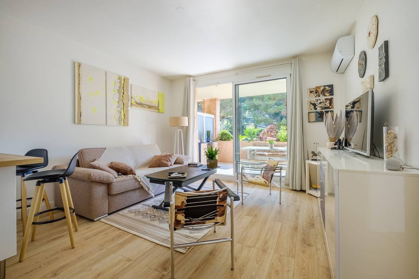 Foto 4 von 23: Ferienwohnung 'Vaugrenier Presidences' mit Seeblick, Wi-Fi und Klimaanlage