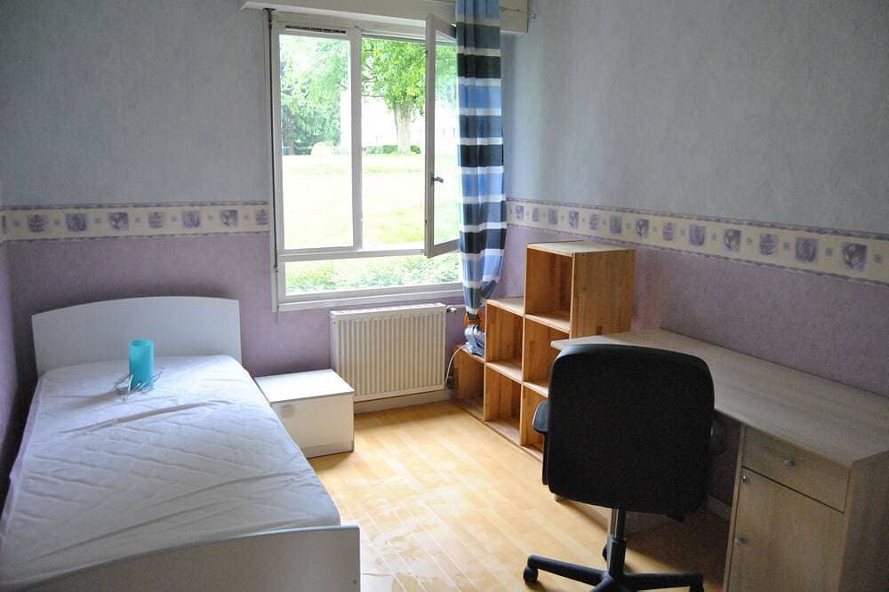 Foto 3 von 15: Stay in Caen - Spacious 4 Bedroom Apartment, Near the Beach