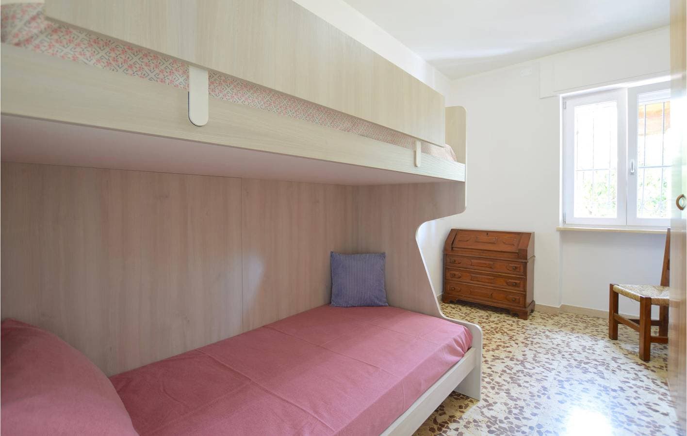 Foto 12 von 17: Camaiore Retreat: 100qm, A/C, Pool, Parkplatz, Garten, WiFi