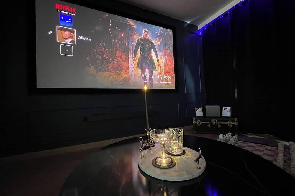Le Repaire du Gentleman - Spa, Private Cinema & King-Size Bed • Enclosed Garage 1