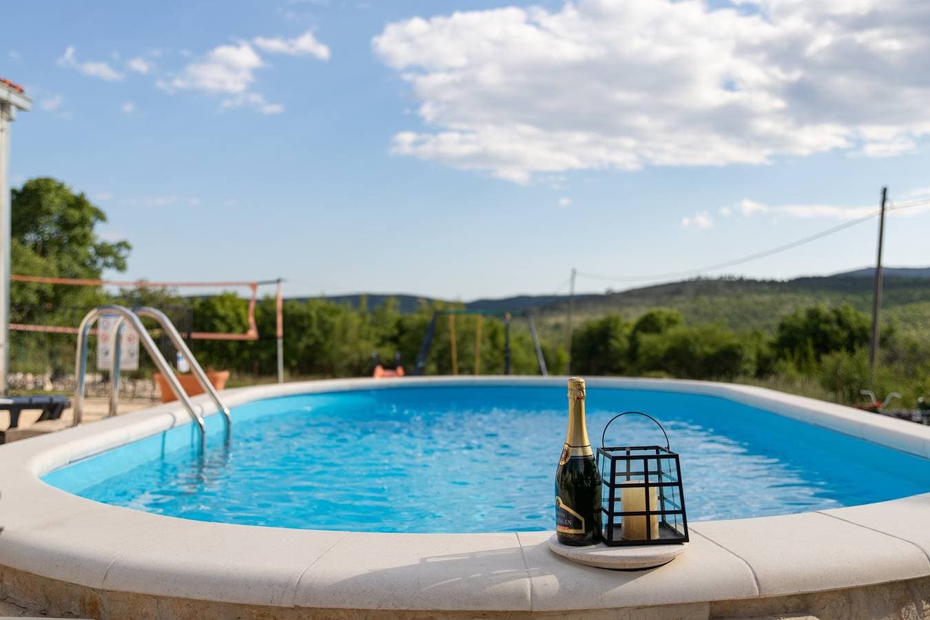 Foto 4 von 29: Ferienhaus mit zwei Schlafzimmern und Pool