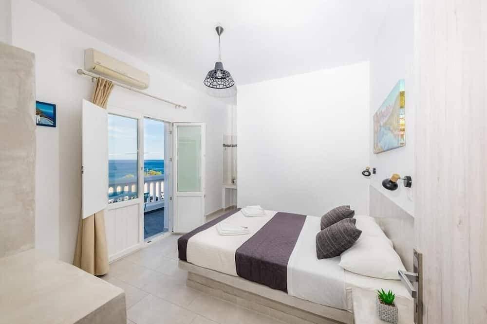 Foto 4 von 25: Aislin House: Where Beachfront Bliss Meets Santorini Charm!
