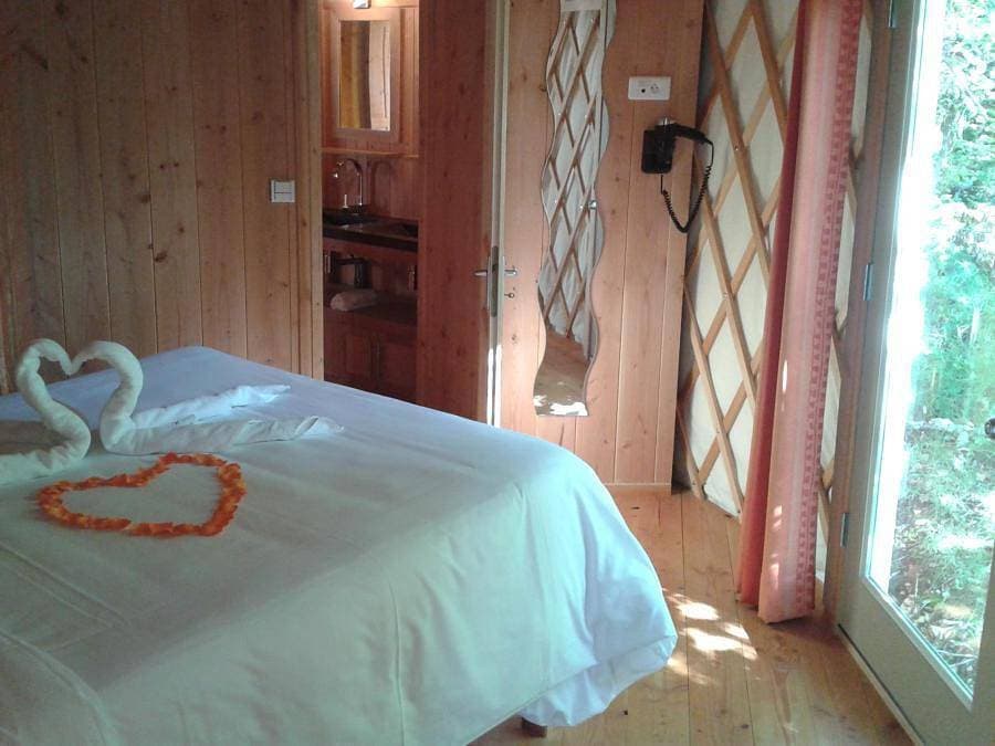 Foto 13 von 60: Camping Les Hauts d'Albas - Unterkunft 2 personen - Moderne Jurte inbegriffen möglich 4 Personen gegen Aufpreis beim Campingplatz