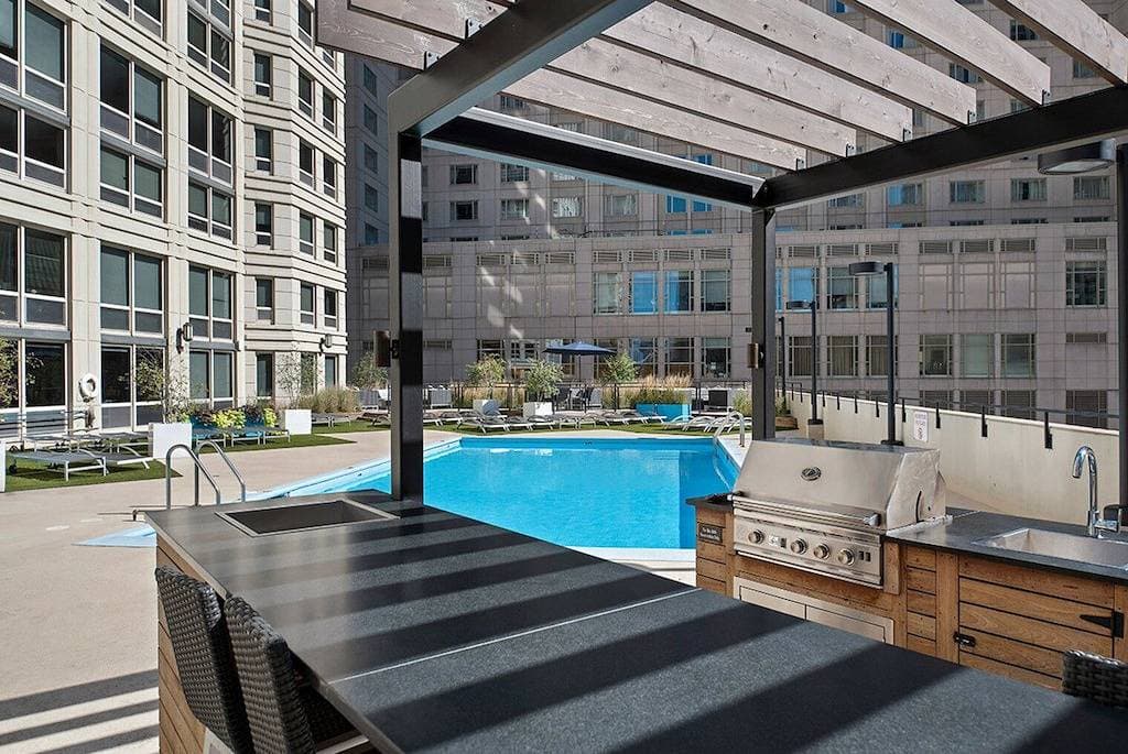 Foto 4 von 35: Modernes River North 1-Zimmer mit Fitnessstudio + Waschmaschine/Trockner nahe Mag Mile von Blueground