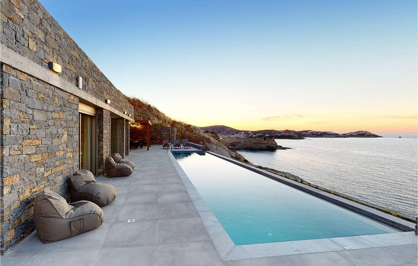 Foto 2 von 17: Strandresort mit Pool und Terrasse – 300 m vom Strand Lygaria entfernt
