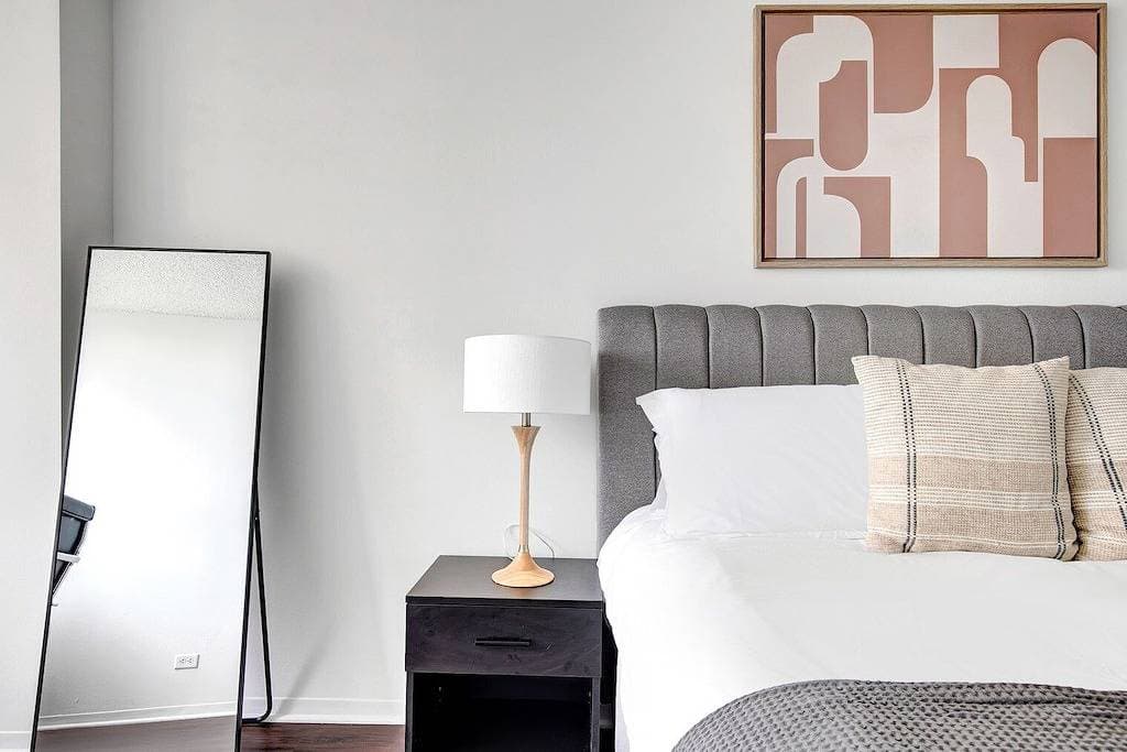 Foto 11 von 22: Modern Streeterville 1Br w/ Gym, Pool, walk to Navy Pier, by Blueground