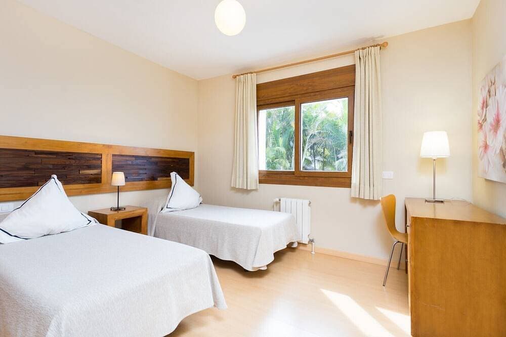 Foto 2 von 30: 2 Bedrooms, Sea View, Heated Pool 27ºC, Heating, Free Wifi, private garden and barbecue (4)