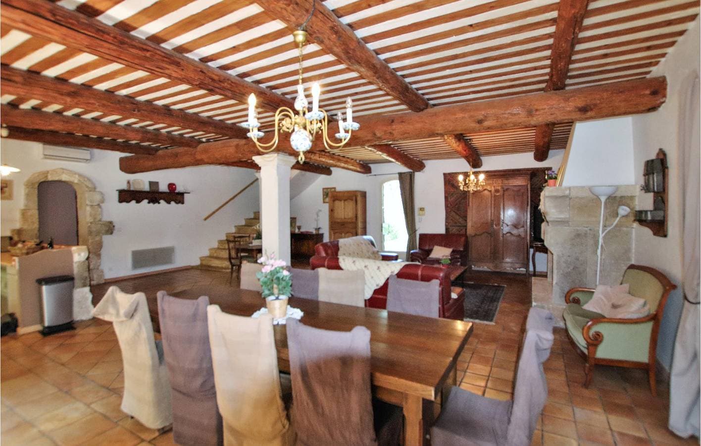 Foto 6 von 33: 210qm Wohnung mit AC, Parkplatz, Pool & WiFi - 2km zur Stadt