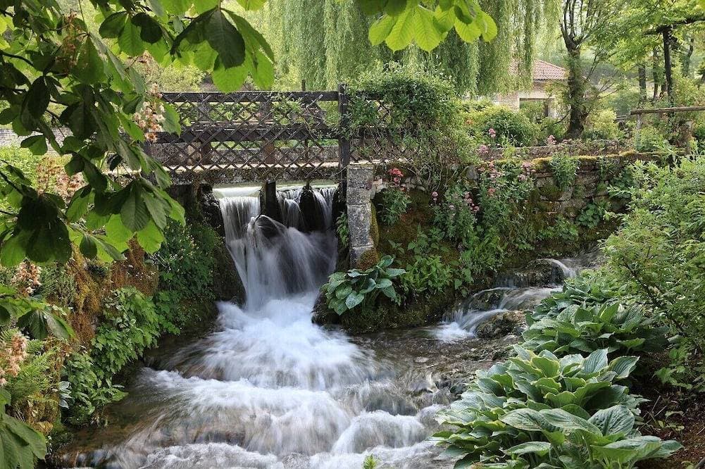Foto 11 von 12: Unterkunft: restaurierte Mühle aus dem 15. Jahrhundert umgeben von einem wunderschönen 2 Ha großen Garten.