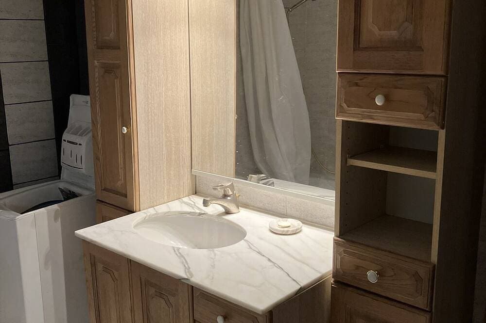 Foto 8 von 30: Ferienhaus-Ensuite mit Bad-Bergblick