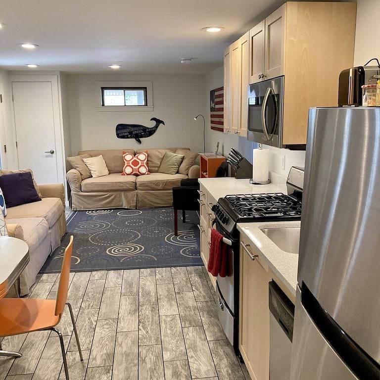 Foto 12 von 22: Modernes, brandneues Zuhause, großartige Lage mit Salzwasserpool und Whirlpool!