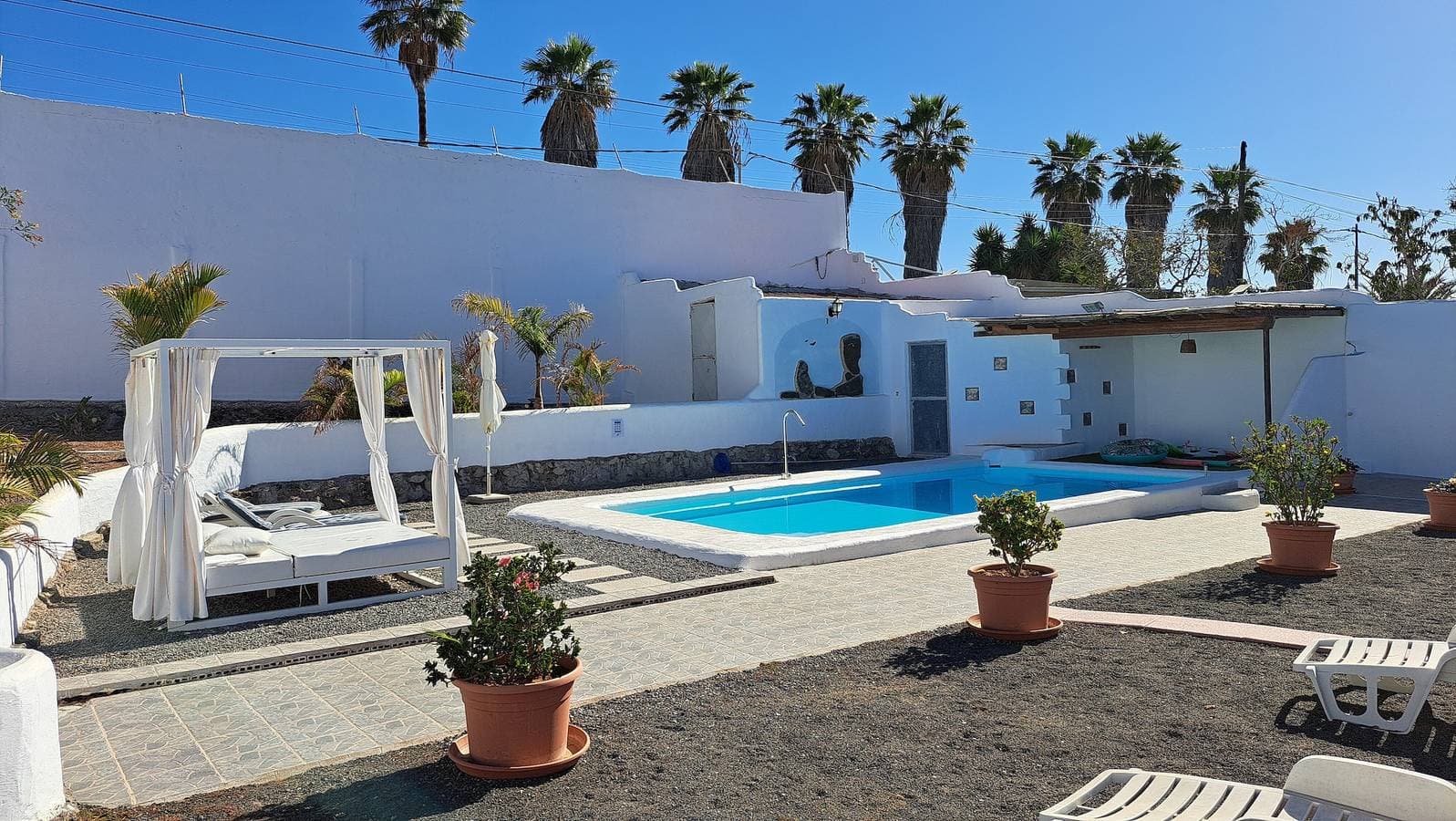 Foto 10 von 22: Schönes 1 Bedroom Apartment - Free Wifi - große Terasse mit Aussicht auf das Meer