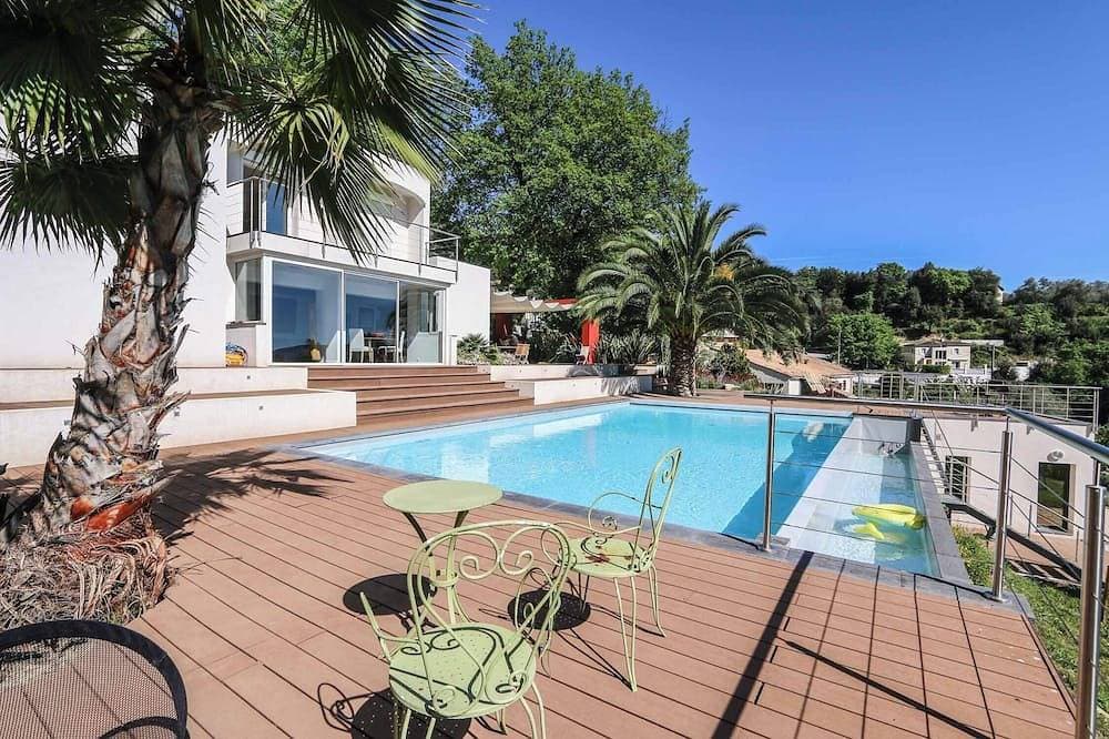 Californian house with pool near Nice 1