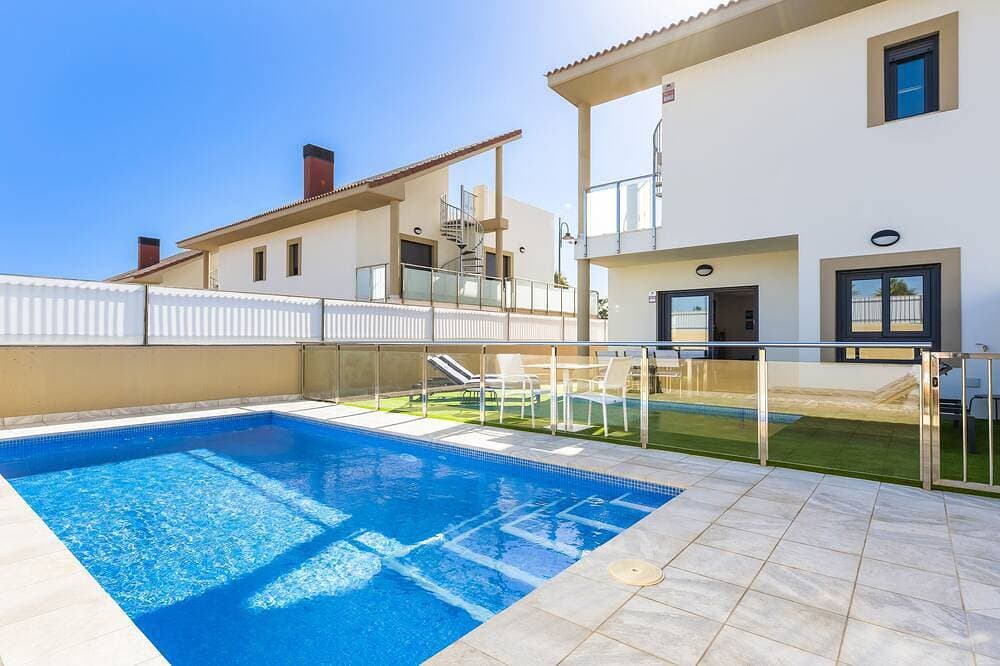 Moderne, schöne Villa mit beheiztem privatem Pool und Dachterrasse, Golf 1