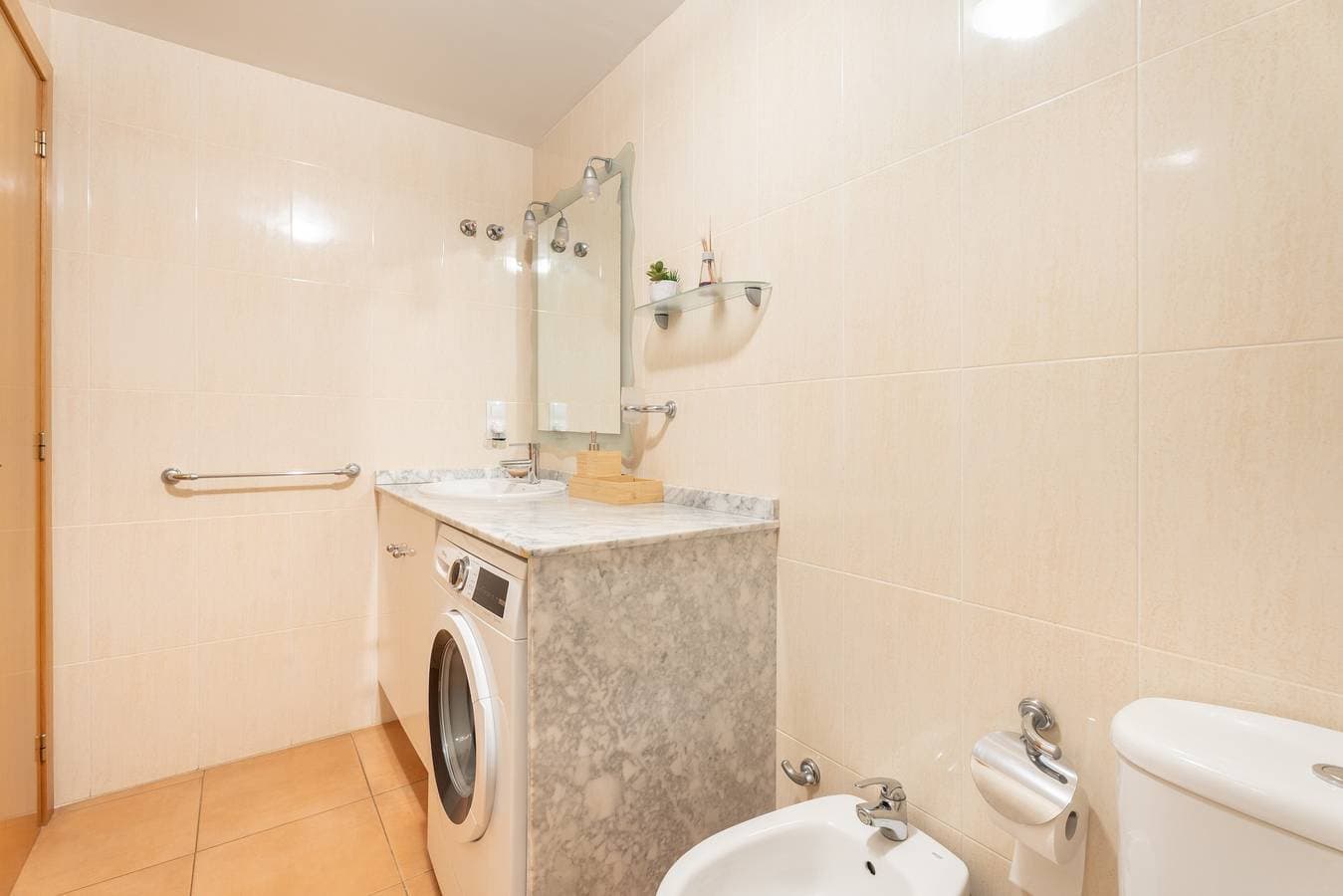 Foto 13 von 34: Ferienwohnung 'En Canet' mit Gemeinschaftspool, Wi-Fi und Klimaanlage