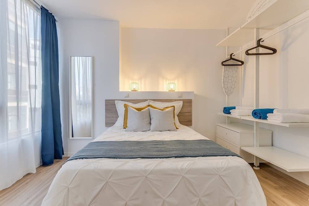 Foto 2 von 22: Newly Renovated Beach Apartment Just Steps to Sand with Dedicated Workspace Area