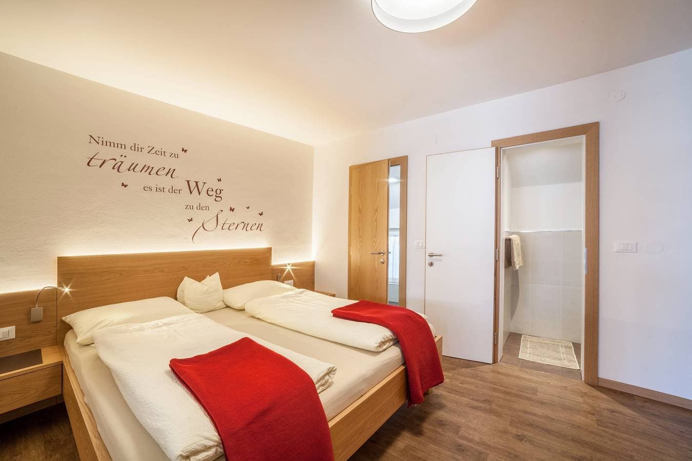 Foto 2 von 23: Ferienwohnung "Schnitzer - Anemone" mit Bergblick, WLAN