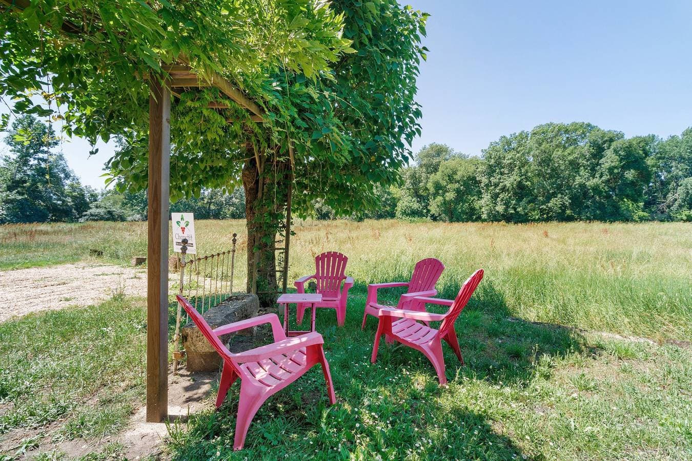 Foto 8 von 23: Gästezimmer Lalande de Pomerol mit gemeinsamer Terrasse, Garten und WLAN