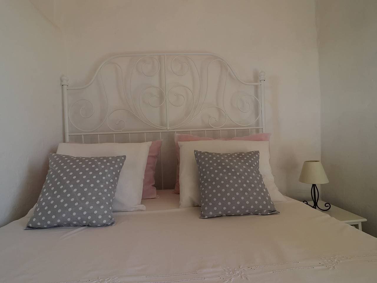 Foto 10 von 35: Greenside Cottage Lumi-Two Bedroom Holiday Home with Terrace and Sea view